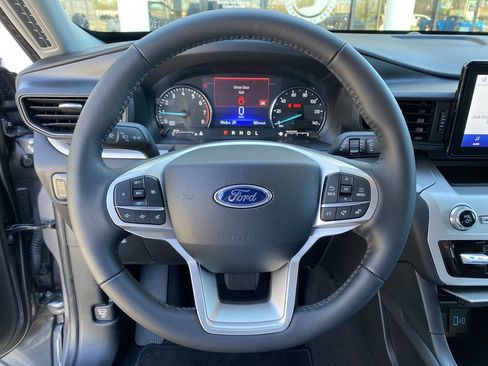 Used 2024 Ford Explorer XLT RWD image 14