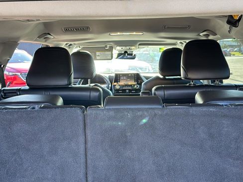 Used 2022 Toyota Highlander XLE image 28