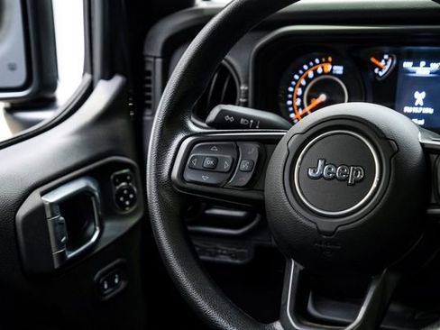 Used 2025 Jeep Gladiator Sport AWD/4WD image 55