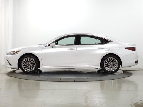 Used 2021 Lexus ES 300h w/ Accessory Package 2 FWD image 4