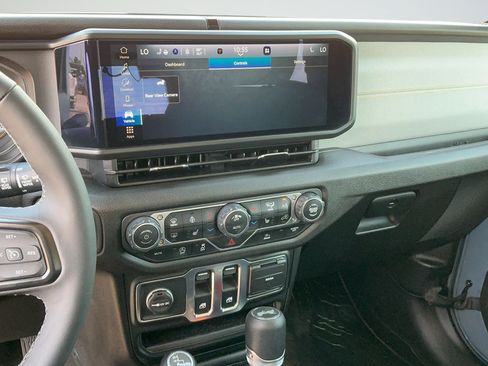 Used 2025 Jeep Wrangler Sport AWD/4WD image 7