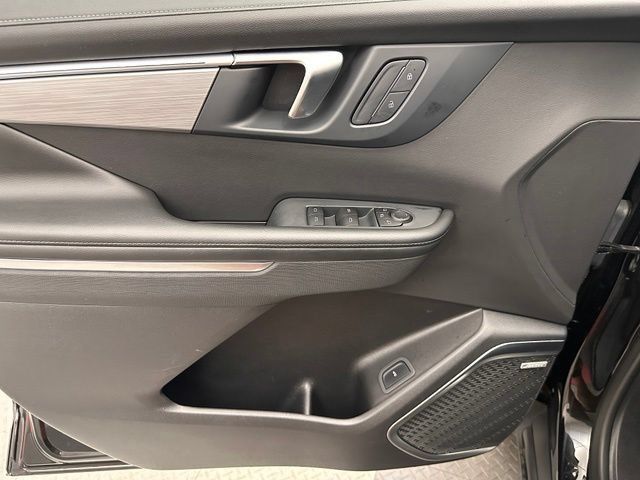 Used 2025 Buick Enclave Preferred AWD/4WD image 16