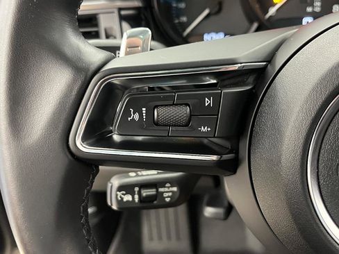 Used 2024 Porsche Macan image 12