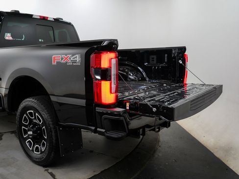 Used 2025 Ford F350 Platinum AWD/4WD image 11