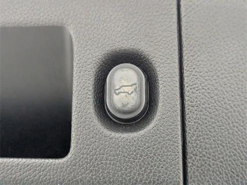 Used 2020 GMC Yukon SLT w/ Premium Edition image 32