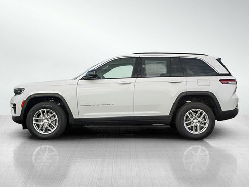 New 2025 Jeep Grand Cherokee Laredo w/ Luxury Tech Group I image 4