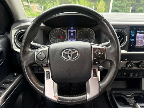 Used 2019 Toyota Tacoma SR5 RWD image 19