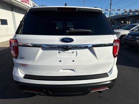 Used 2018 Ford Explorer XLT FWD image 4