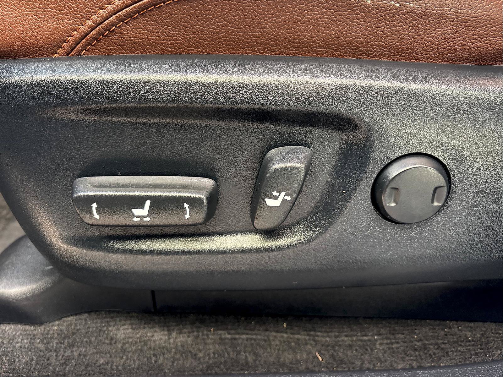 Used 2020 Toyota 4Runner Limited AWD/4WD image 15