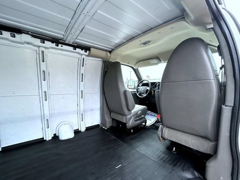 Used 2014 Chevrolet Express 1500 RWD image 21