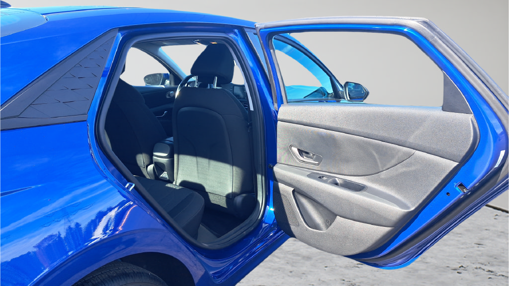 Used 2026 Hyundai Elantra SE FWD image 25