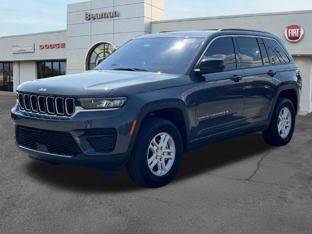 Used 2024 Jeep Grand Cherokee Laredo w/ Luxury Tech Group I AWD/4WD image 3