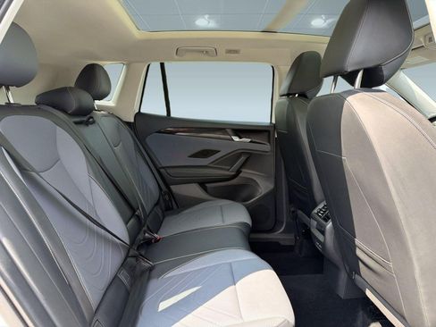 Used 2025 Volkswagen Tiguan SE AWD/4WD image 31
