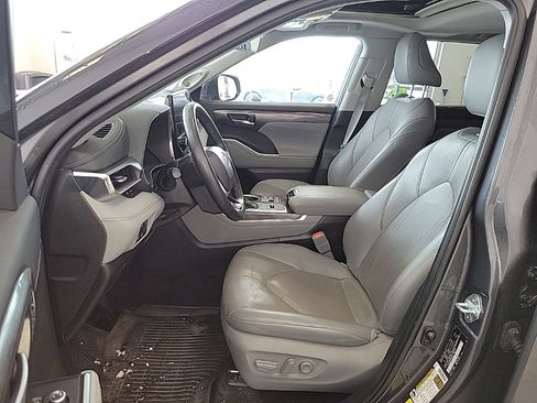 Used 2023 Toyota Highlander Limited AWD/4WD image 8