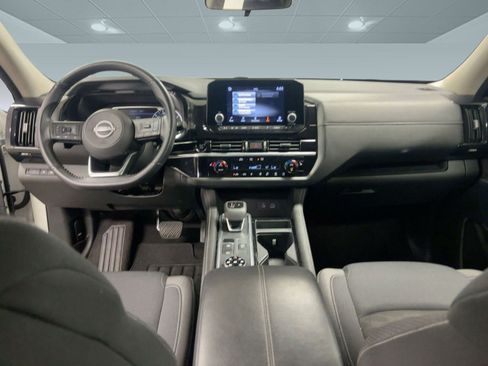 Used 2025 Nissan Pathfinder SV image 15