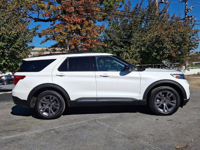 Used 2023 Ford Explorer XLT w/ Equipment Group 202A AWD/4WD image 8