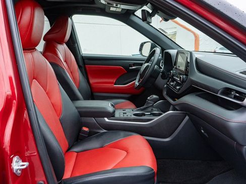 Used 2024 Toyota Highlander XSE image 21