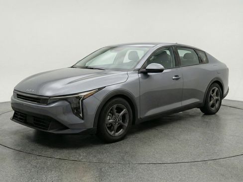 Used 2025 Kia K4 LXS FWD image 3