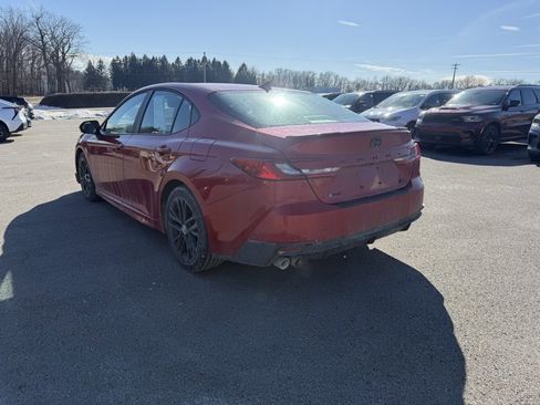 Used 2025 Toyota Camry SE w/ Convenience Package image 8