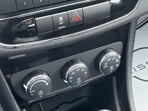 Used 2013 Chrysler 200 Touring w/ S Exterior Appearance Pkg image 27