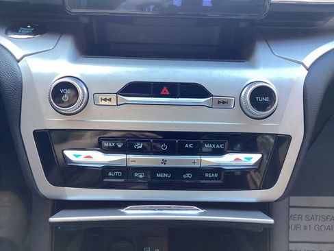 Used 2020 Ford Explorer XLT w/ Equipment Group 202A image 32