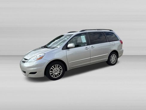 Used 2008 Toyota Sienna XLE FWD image 10