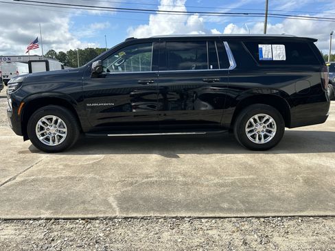 Certified 2025 Chevrolet Suburban LT RWD image 9