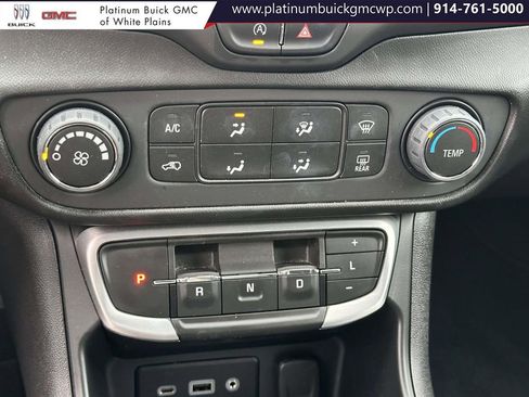 Used 2022 GMC Terrain SLE image 19