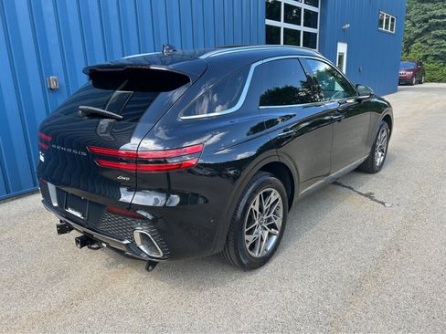 Used 2022 Genesis GV70 2.5T w/ Advanced Package image 4