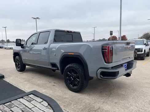 Used 2025 GMC Sierra 2500 AT4 w/ AT4 Premium Plus Package image 4