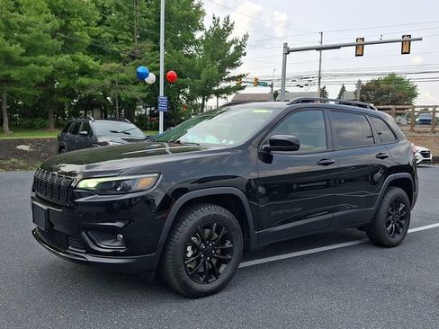 Used 2023 Jeep Cherokee Altitude Lux AWD/4WD image 4