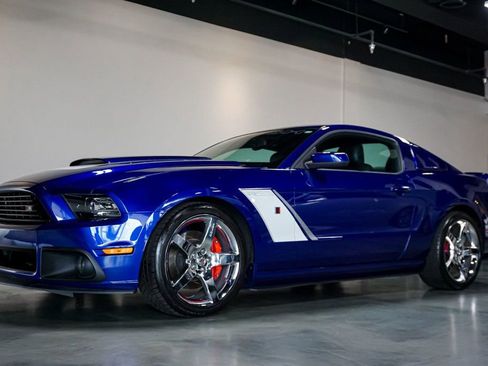 Used 2013 Ford Mustang GT Premium w/ Electronics Pkg RWD image 3
