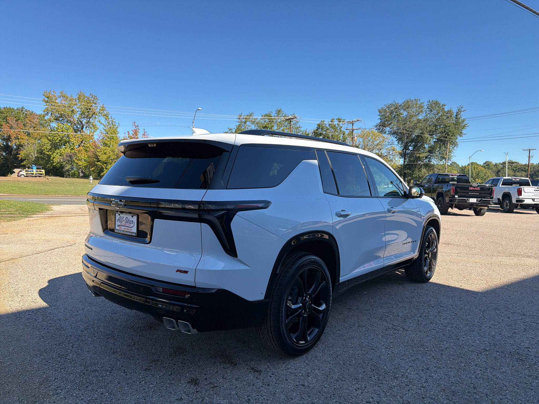 New 2027 Chevrolet Traverse RS w/ LPO, Floor Liner Package FWD image 14