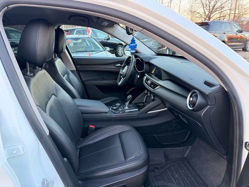 Used 2019 Alfa Romeo Stelvio AWD image 26
