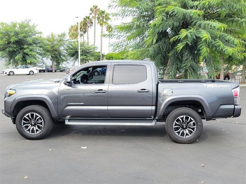 Used 2020 Toyota Tacoma TRD Sport image 3