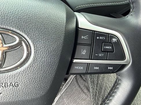 Used 2025 Toyota Highlander XLE AWD/4WD image 8