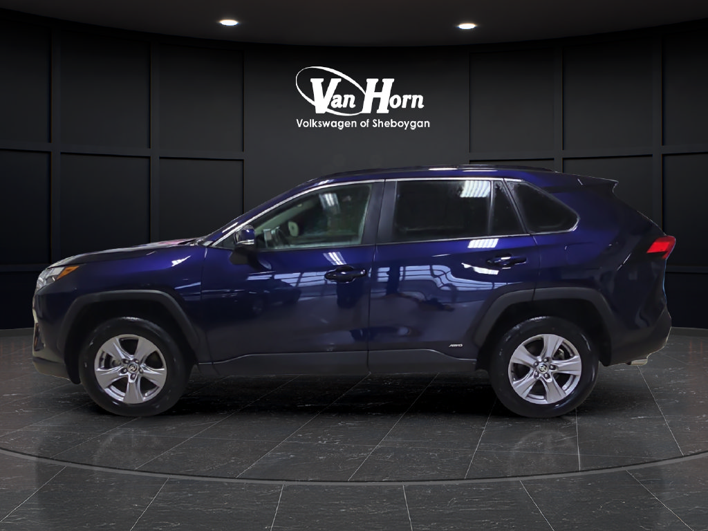 Used 2025 Toyota RAV4 XLE AWD/4WD image 4