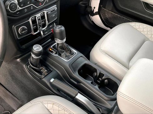 Certified 2022 Jeep Wrangler Unlimited Sahara image 17