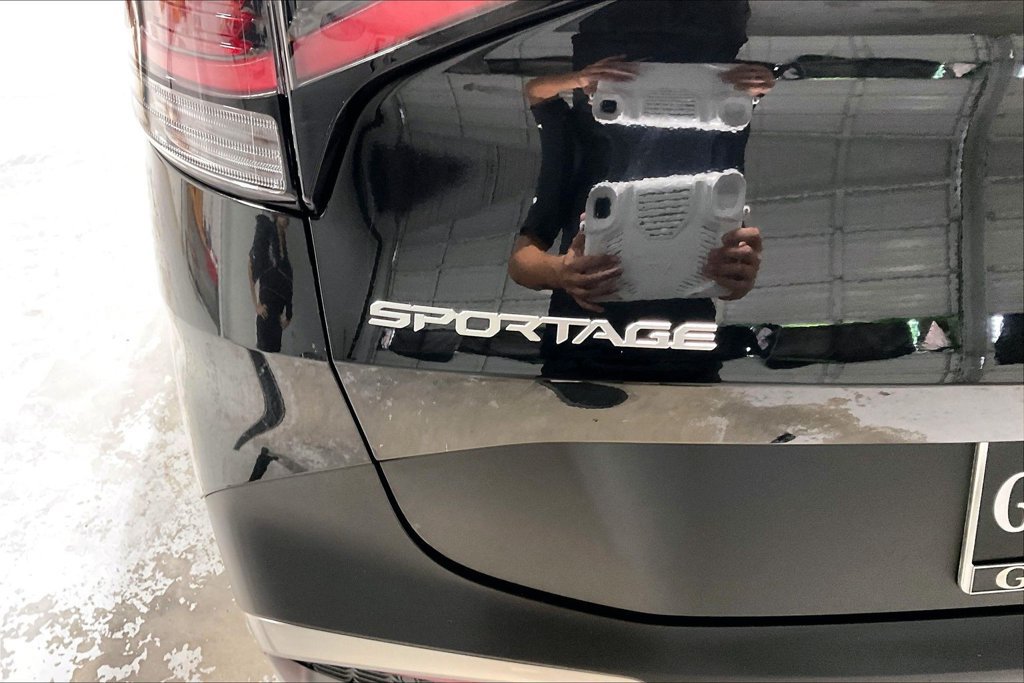 Used 2025 Kia Sportage LX FWD image 39