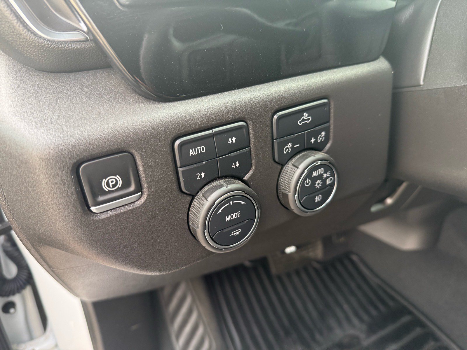 Used 2025 Chevrolet Silverado 1500 RST w/ Z71 Off-Road Package AWD/4WD image 18