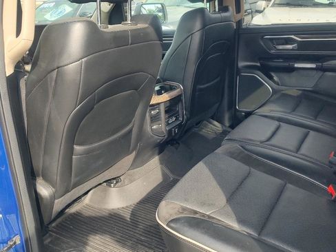 Used 2019 RAM 1500 Laramie AWD/4WD image 12