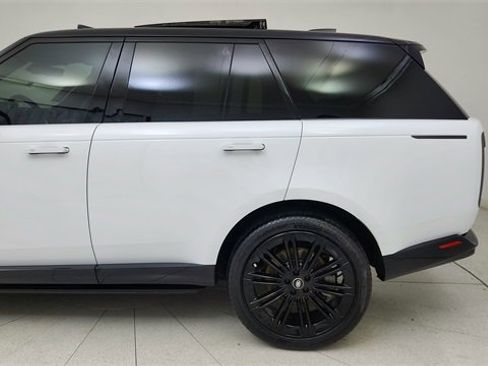 Used 2023 Land Rover Range Rover SE image 10