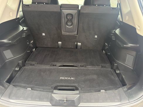 Used 2016 Nissan Rogue SV image 41