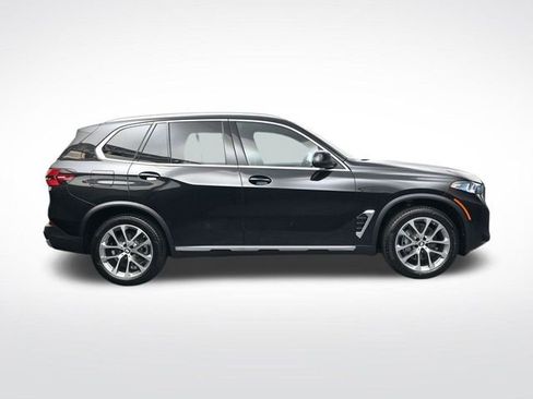 New 2026 BMW X5 xDrive40i w/ Premium Package image 3