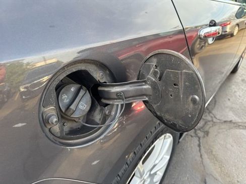 Used 2011 Chevrolet Malibu LTZ image 21