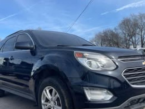Used 2017 Chevrolet Equinox LT FWD image 2