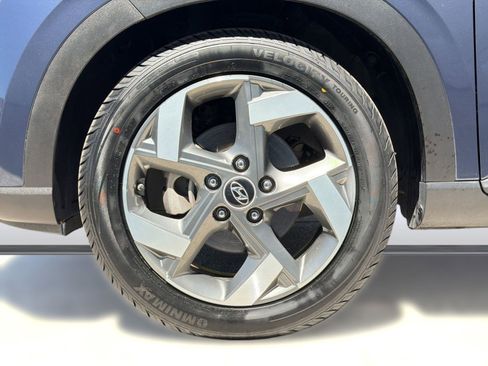 Used 2022 Hyundai Venue Limited FWD image 12