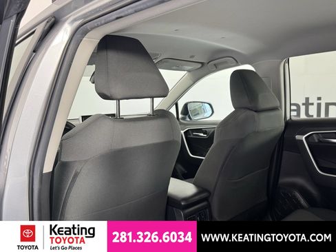 Used 2025 Toyota RAV4 XLE AWD/4WD image 16
