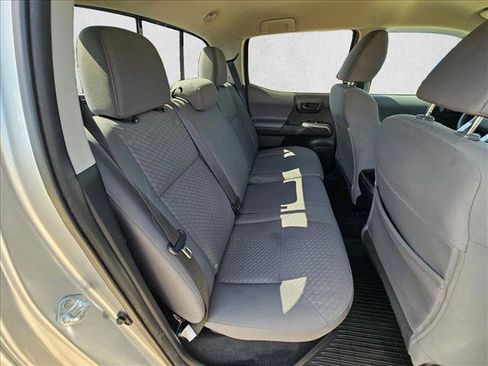 Used 2022 Toyota Tacoma SR5 RWD image 18