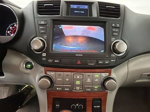 Used 2010 Toyota Highlander Limited AWD/4WD image 24